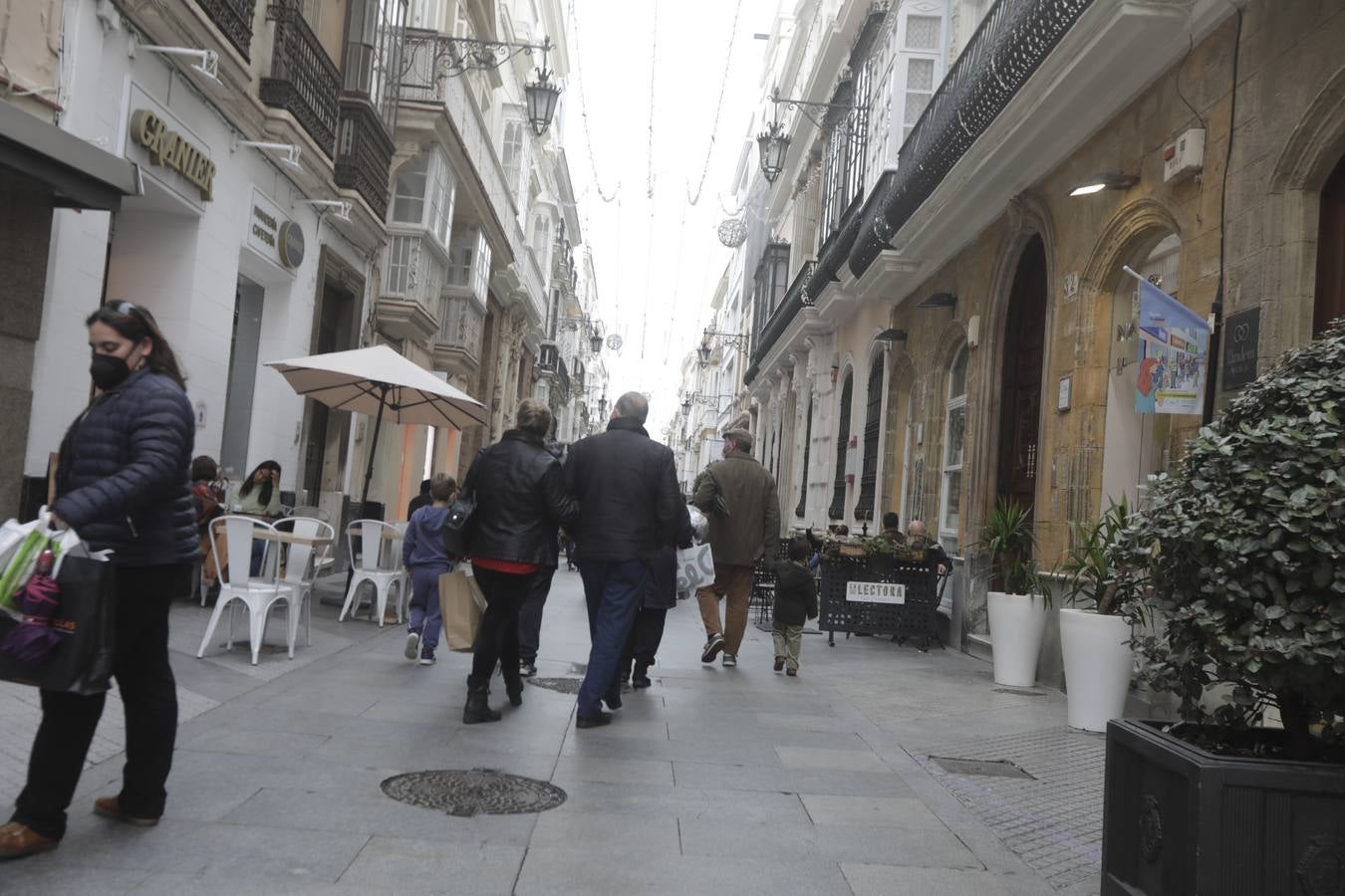 Ambiente en las terrazas y bares de Cádiz tras la modificación de las medidas restrictivas