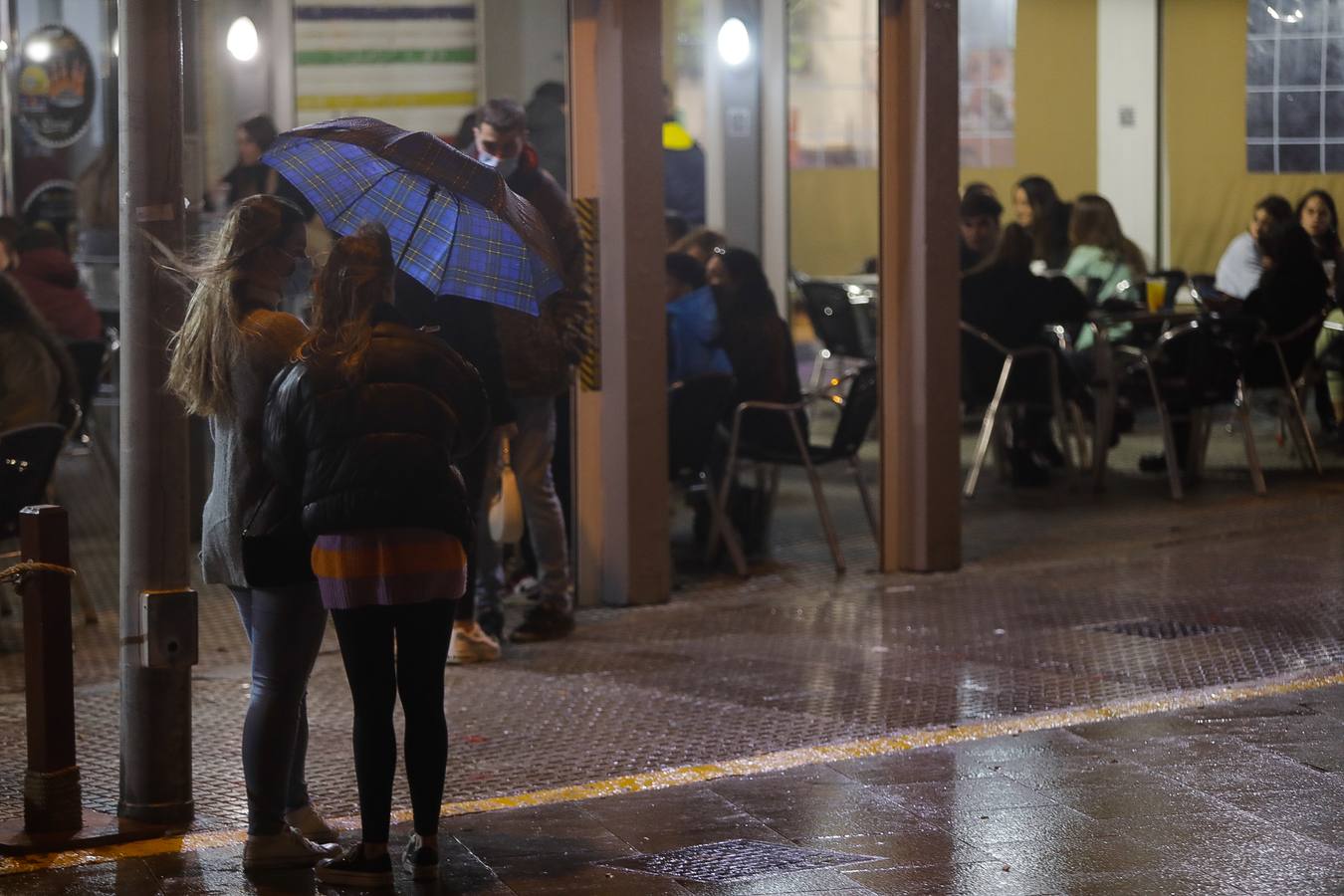 Ambiente en las terrazas y bares de Cádiz tras la modificación de las medidas restrictivas