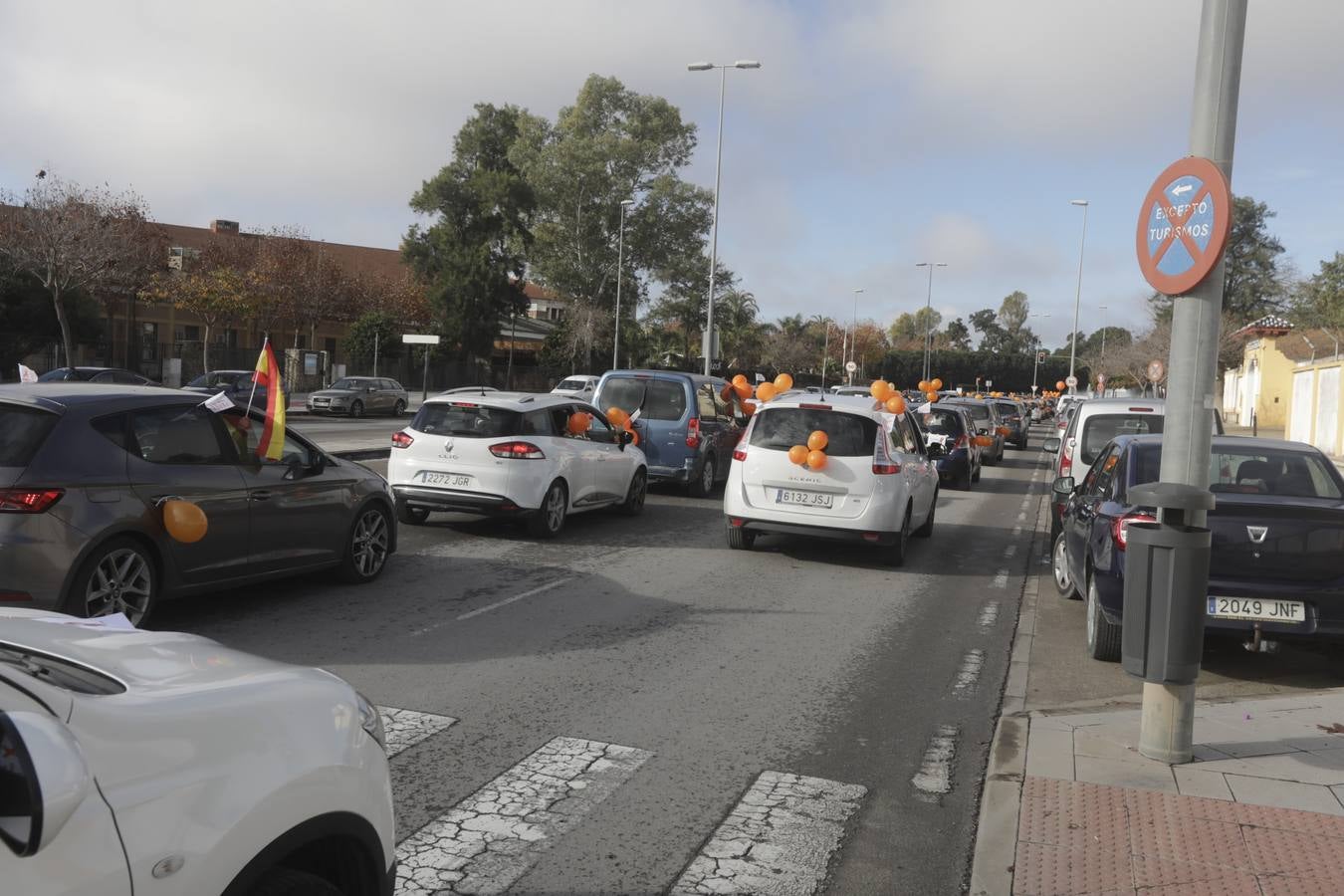 Caravana de coches contra la Ley Celaá en Jerez