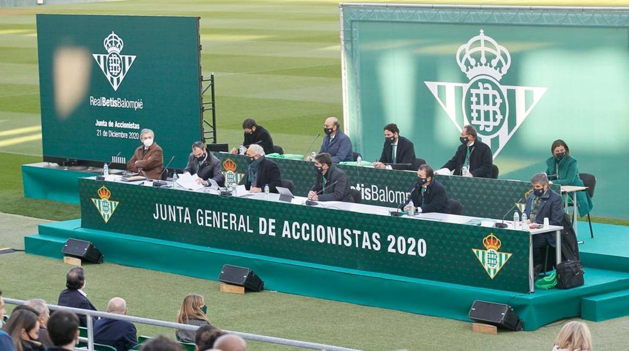 La junta general de accionistas del Betis 2020, en imágenes