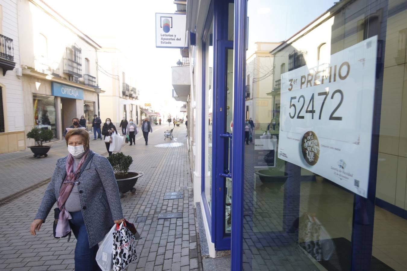 El tercer premio de la Lotería de Navidad 2020 en Peñarroya, en imágenes