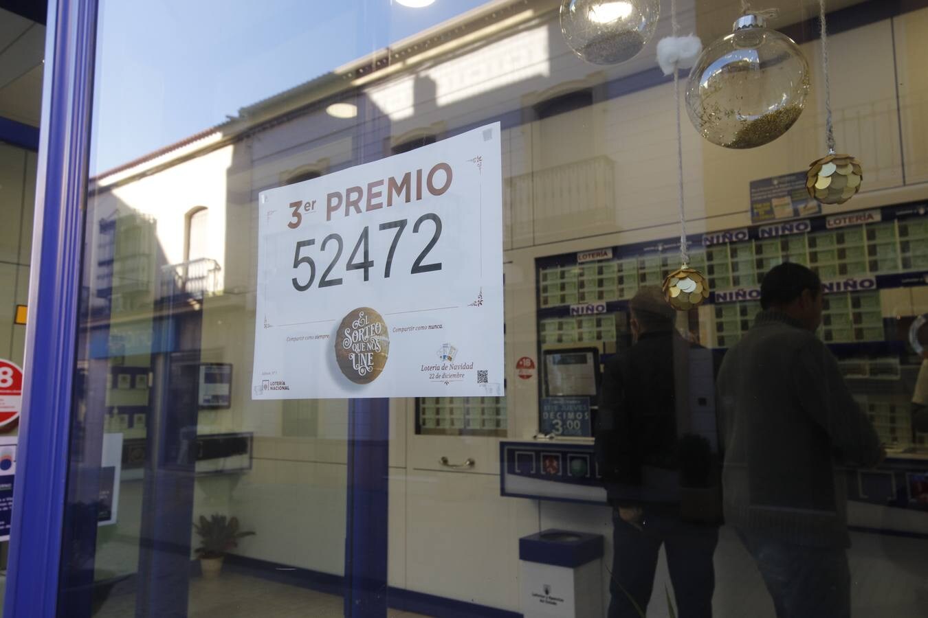 El tercer premio de la Lotería de Navidad 2020 en Peñarroya, en imágenes