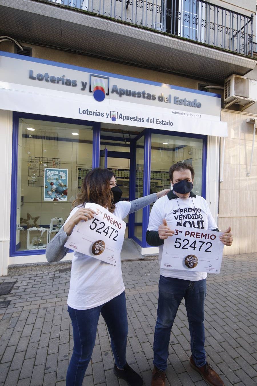 El tercer premio de la Lotería de Navidad 2020 en Peñarroya, en imágenes