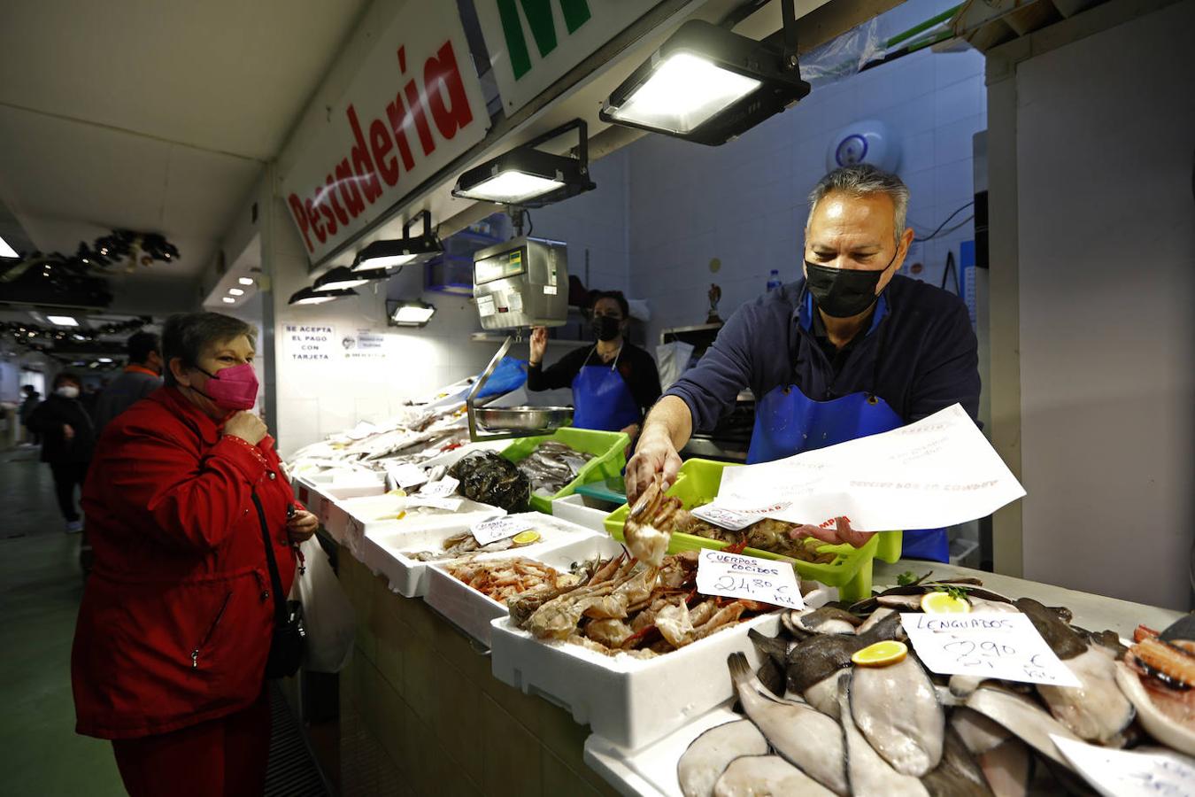 En imágenes, las compras de Navidad en los mercados de Córdoba