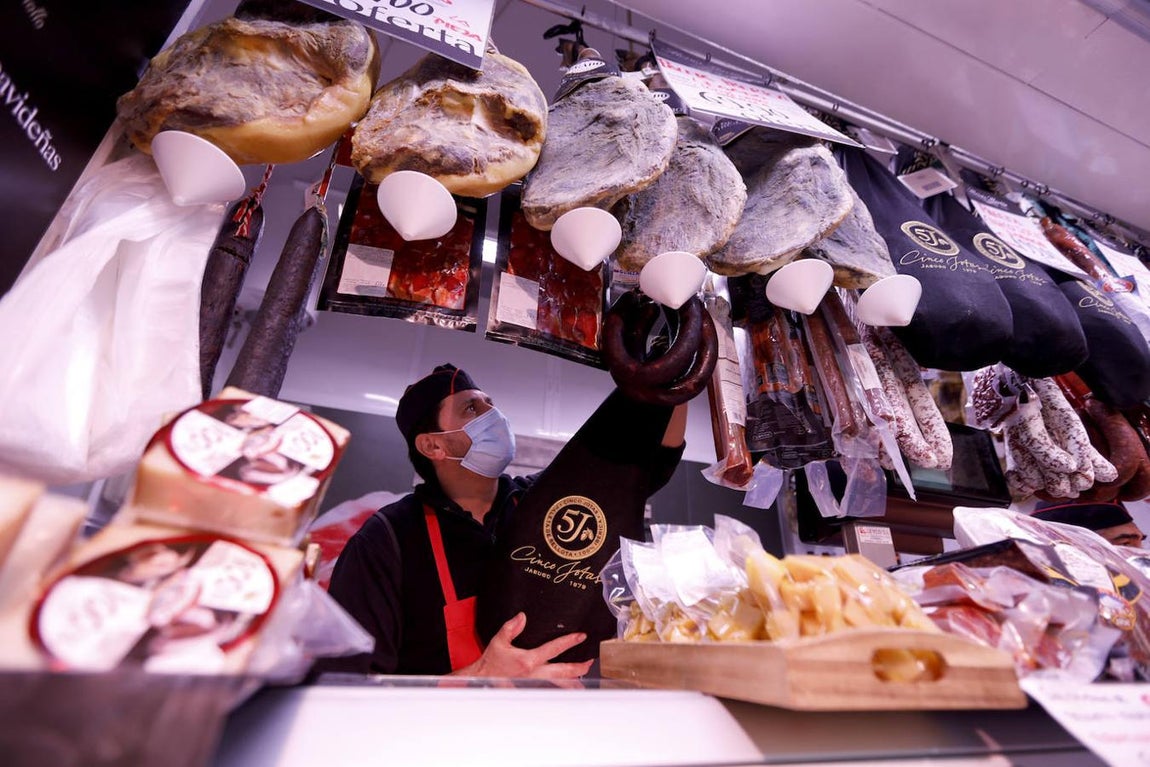 En imágenes, las compras de Navidad en los mercados de Córdoba