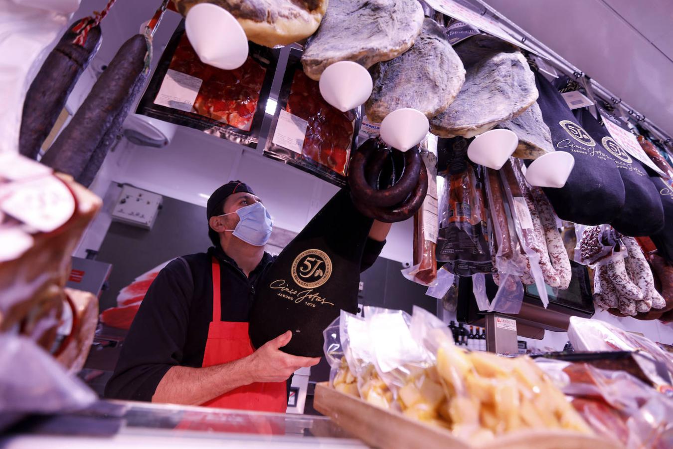 En imágenes, las compras de Navidad en los mercados de Córdoba