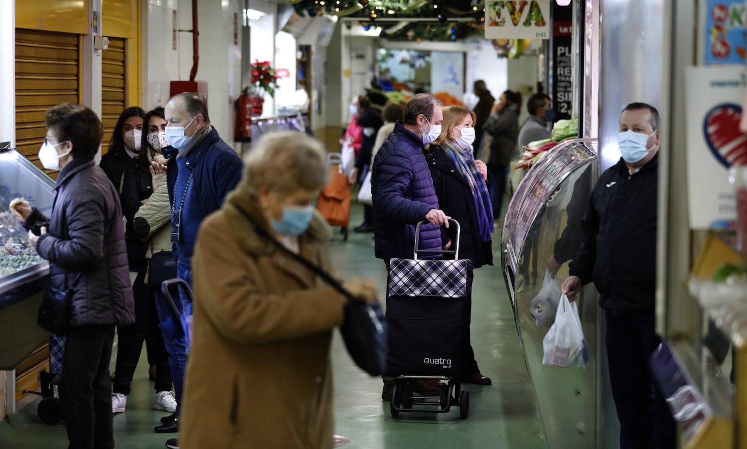 En imágenes, las compras de Navidad en los mercados de Córdoba