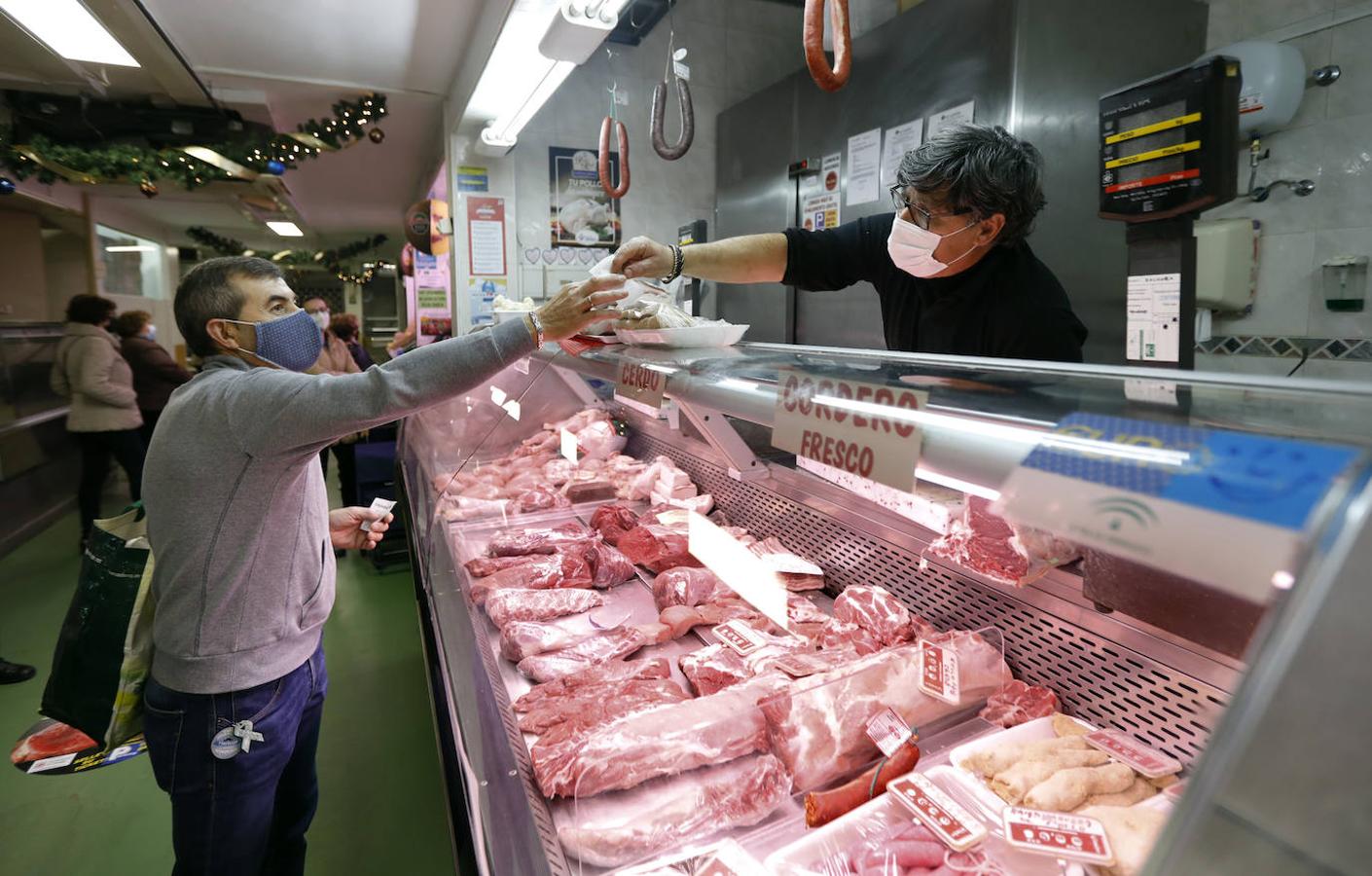 En imágenes, las compras de Navidad en los mercados de Córdoba