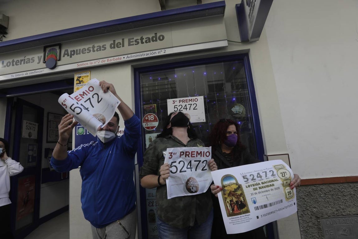 Fotos: La alegría de Barbate por el Tercer Premio de la Lotería de Navidad