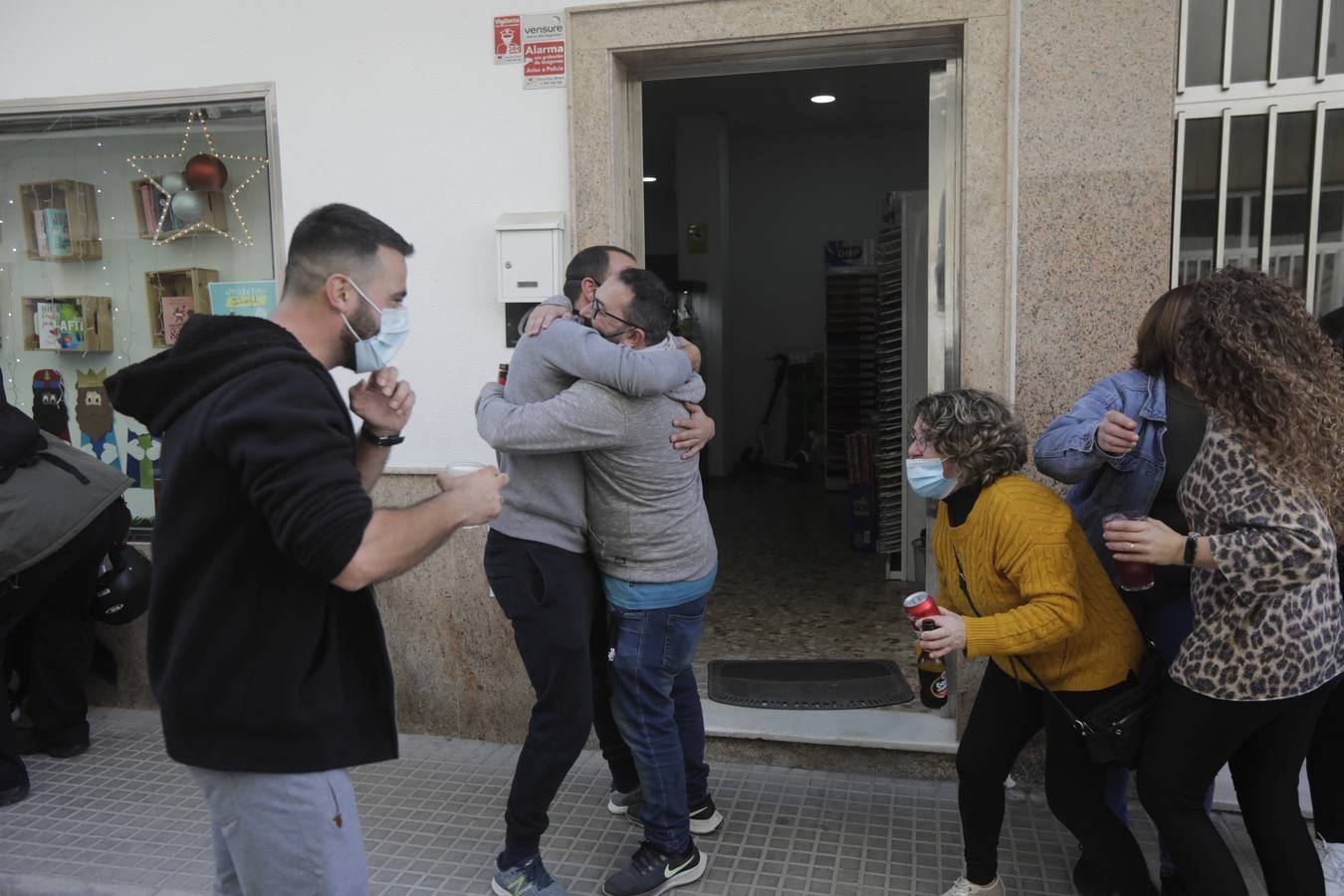 Fotos: La alegría de Barbate por el Tercer Premio de la Lotería de Navidad