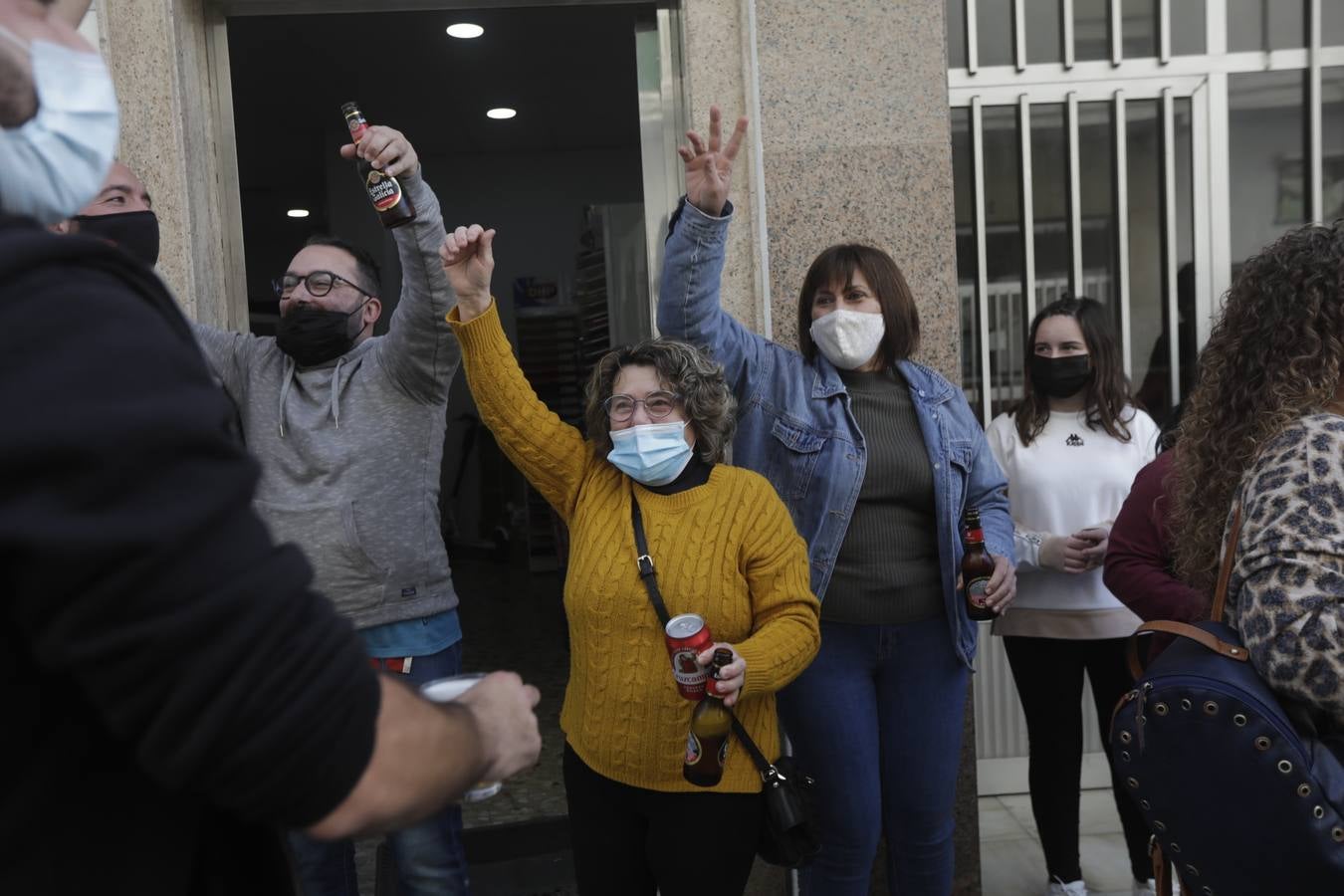 Fotos: La alegría de Barbate por el Tercer Premio de la Lotería de Navidad