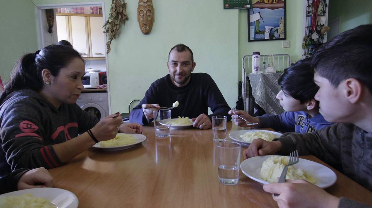 En imágenes, la Navidad en el barrio más pobre de España