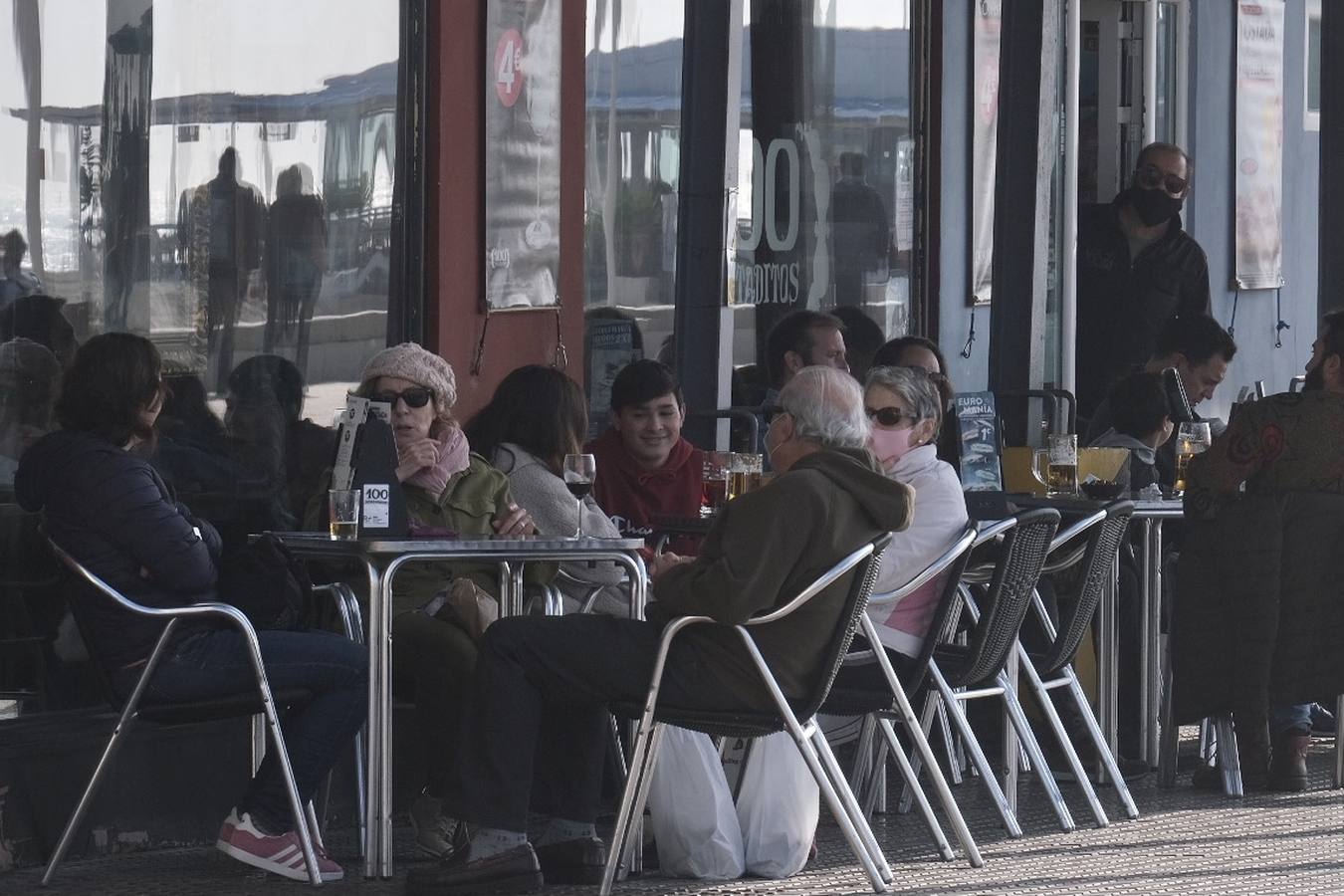 Ambiente en Cádiz las horas previas a la Nochebuena del coronavirus