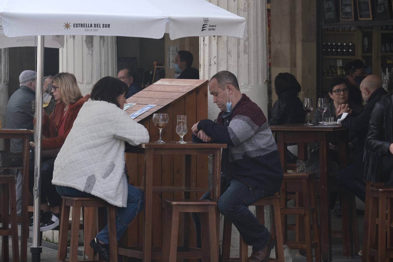 Ambiente en Cádiz las horas previas a la Nochebuena del coronavirus