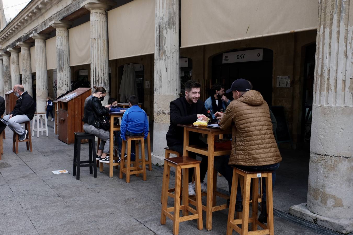 Ambiente en Cádiz las horas previas a la Nochebuena del coronavirus