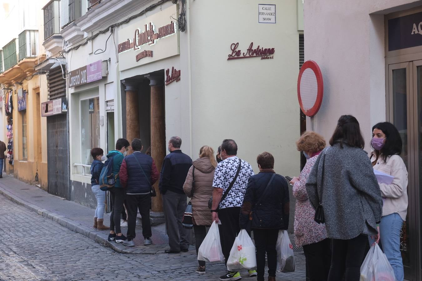 Ambiente en Cádiz las horas previas a la Nochebuena del coronavirus