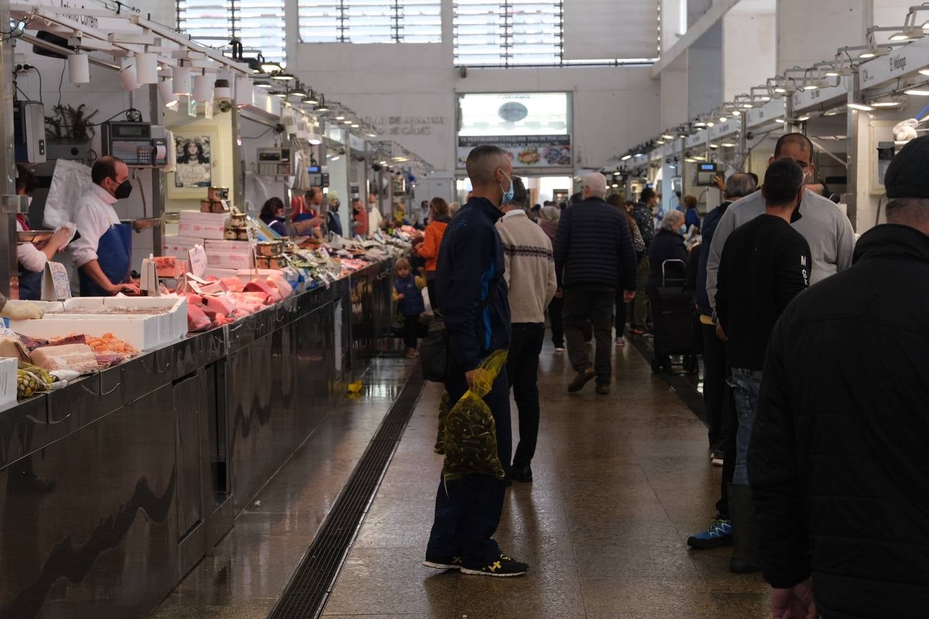 Ambiente en Cádiz las horas previas a la Nochebuena del coronavirus