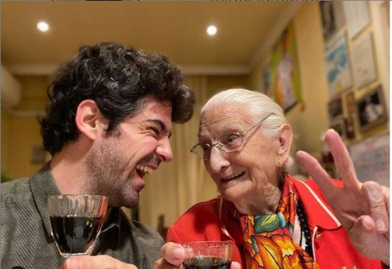 Miguel Ángel Muñoz ha pasado la Nochebuena junto a su querida abuela. 