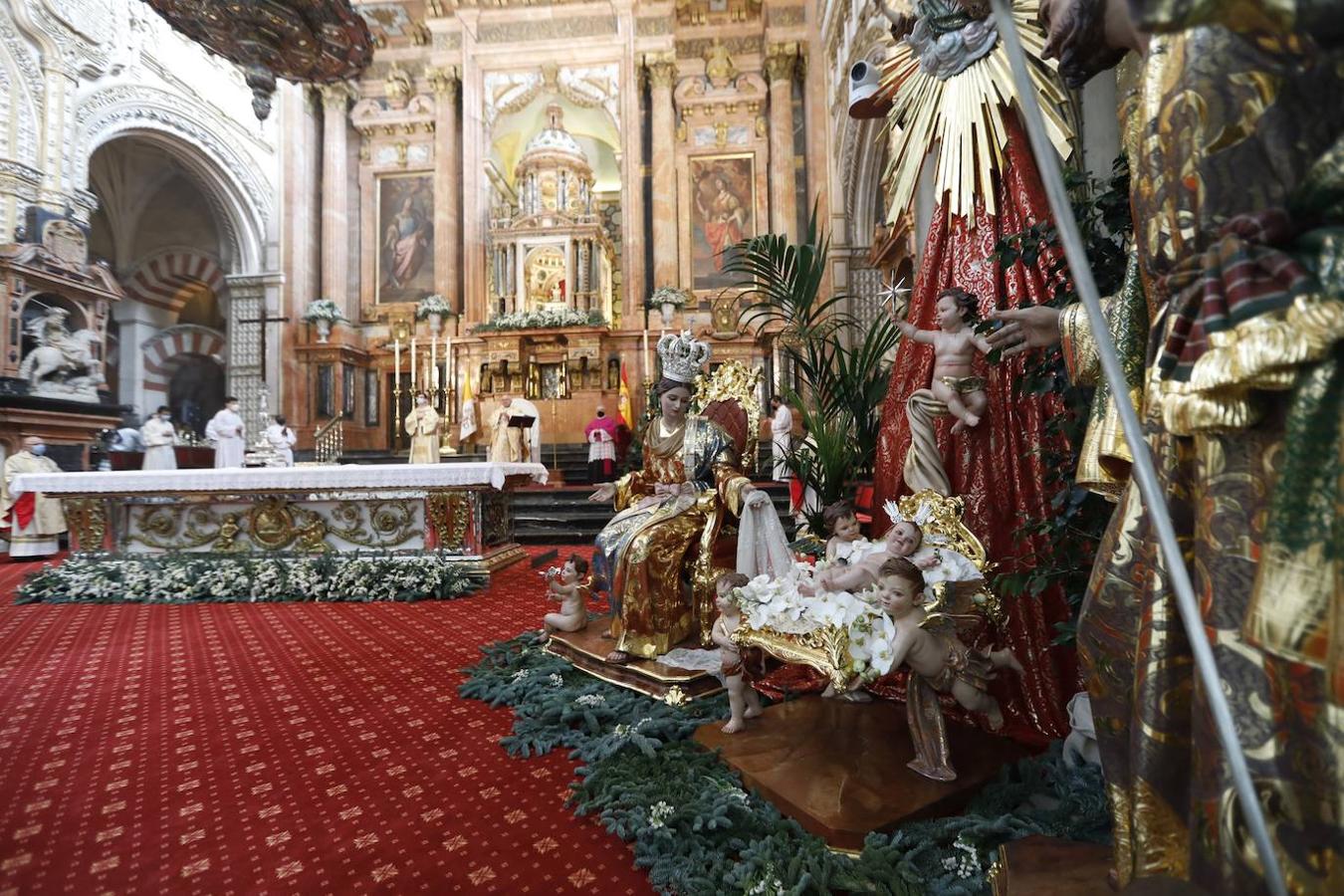 La Misa de Navidad en la Santa Catedral de Córdoba, en imágenes