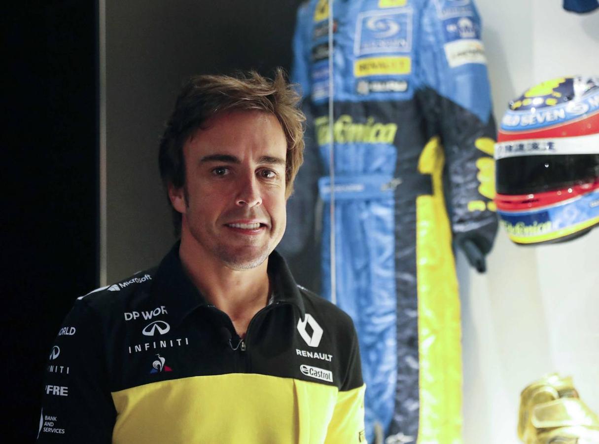 Fernando Alonso. 2020 fue un gran año para el motor español. Tres meses después del fichaje de Carlos Sainz Jr. por Ferrari, se anunció el regreso en 2021 de Fernando Alonso a la Fórmula 1. Lo hará con Renault, la escudería con la que más años ha concursado en este deporte. Un gigante que atraviesa una profunda crisis institucional desde que fue detenido su anterior presidente, Carlos Ghosn. Alonso tiene un ojo, sobre todo, en el campeonato de 2022, cuando cambie de arriba a abajo la Fórmula 1, con límite presupuestario para los equipos (140 millones), lo que en teoría debe igualar el rendimiento de los coches y poner en valor el talento de los pilotos. Alonso, que anunció su retirada en agosto de 2018, sustituirá a Daniel Ricciardo en 2021.