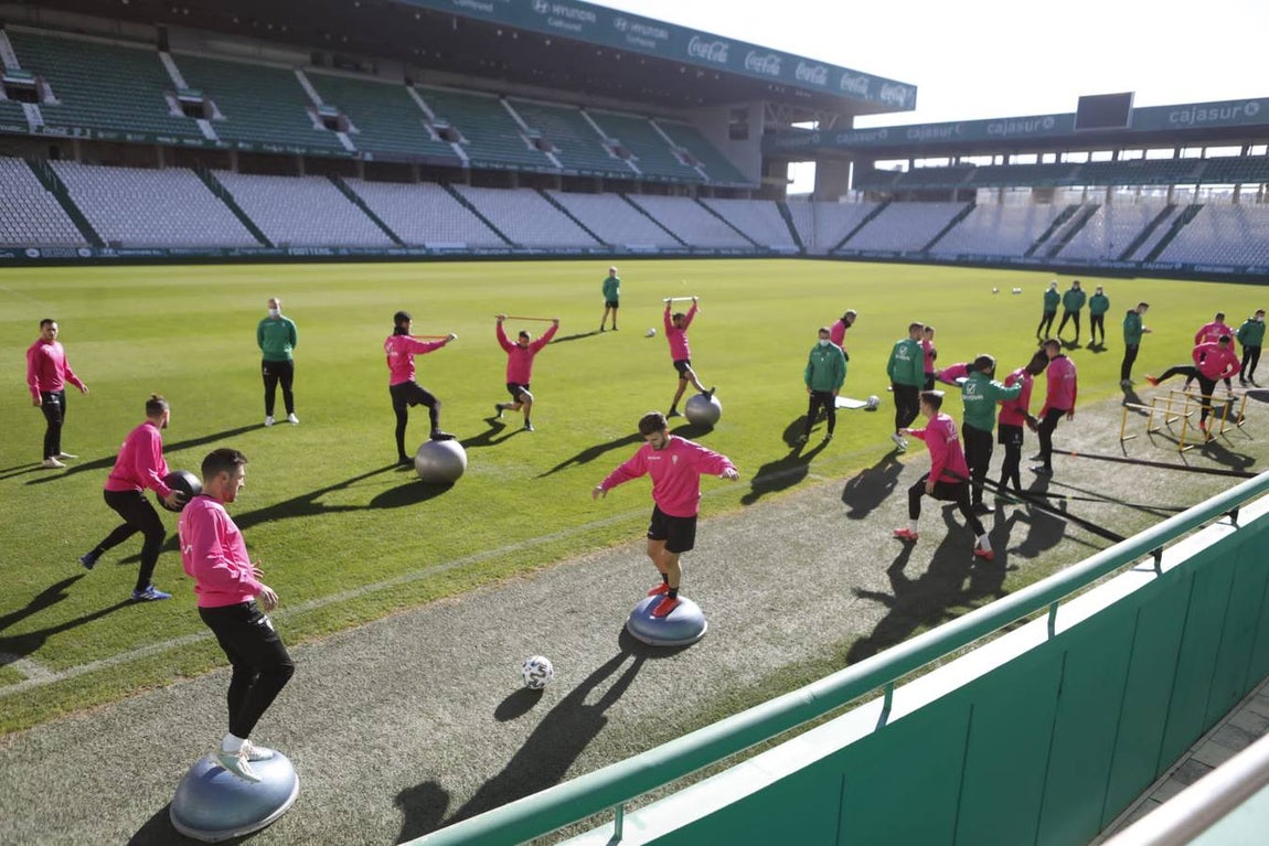 El regreso del Córdoba CF tras el parón navideño, en imágenes