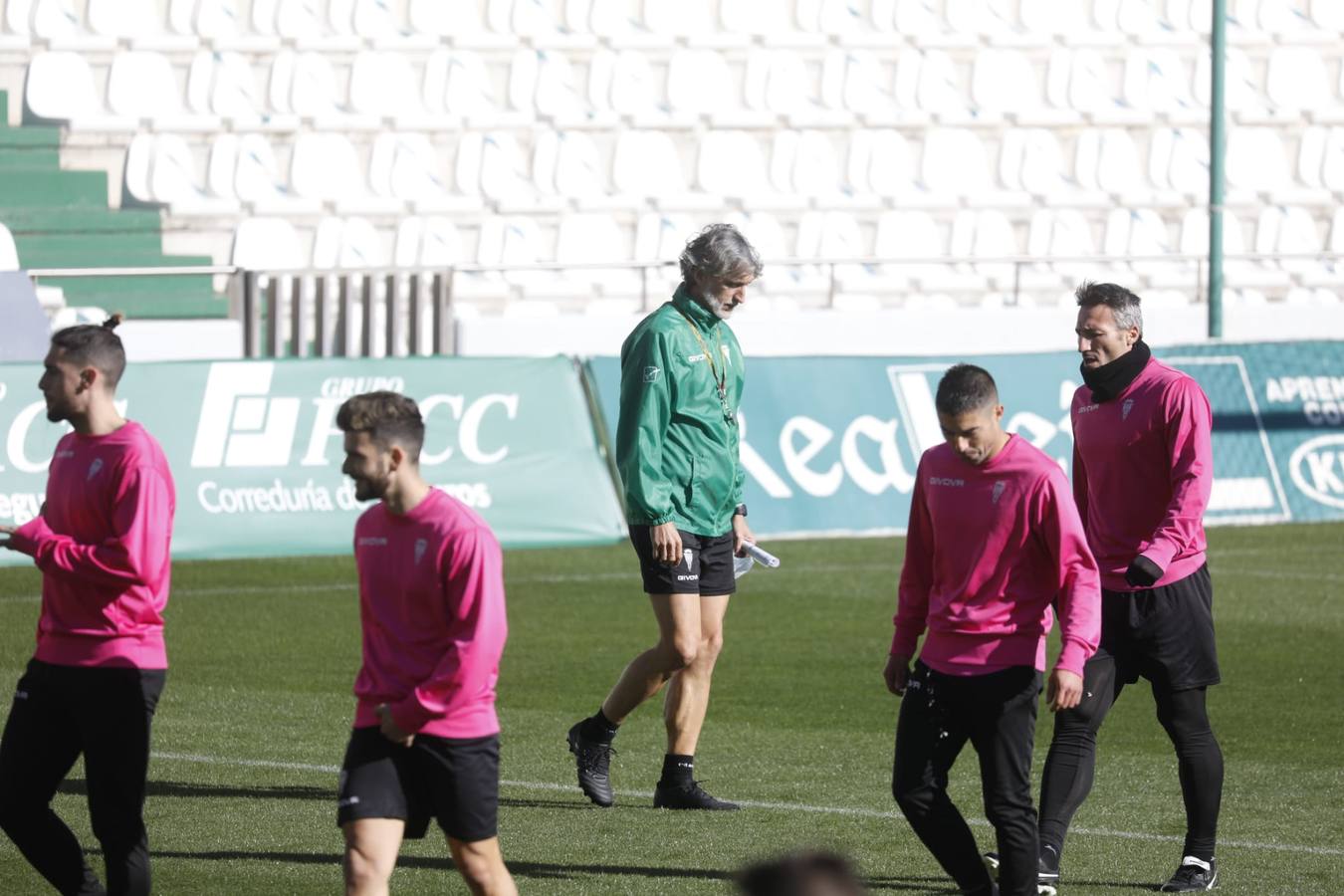 El regreso del Córdoba CF tras el parón navideño, en imágenes