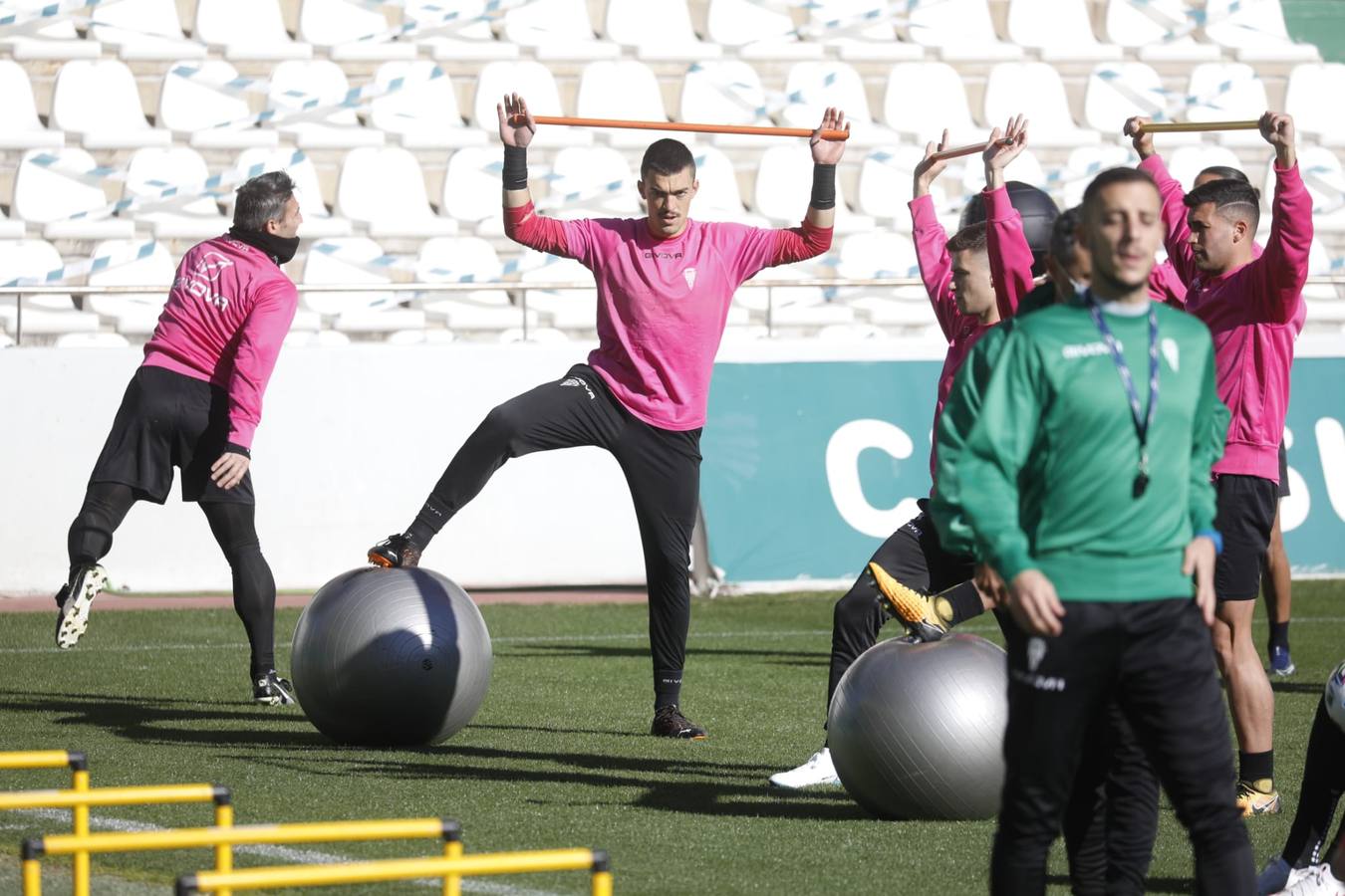 El regreso del Córdoba CF tras el parón navideño, en imágenes