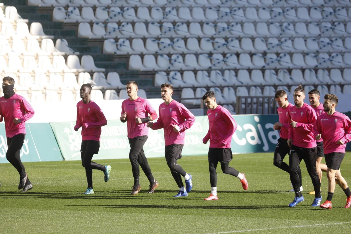 El regreso del Córdoba CF tras el parón navideño, en imágenes