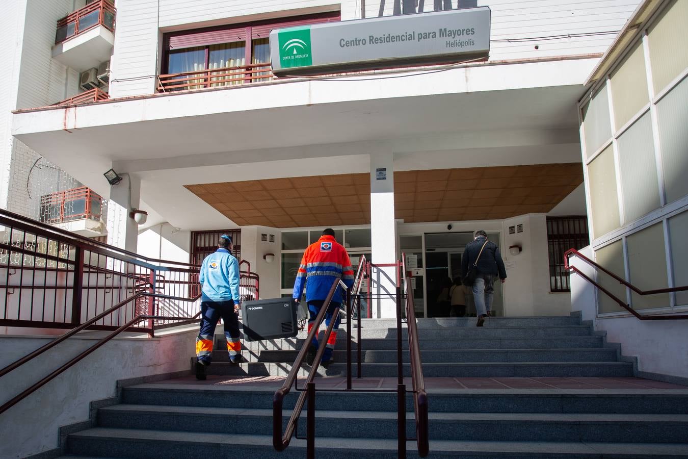 Llegada de las vacunas a la residencia Heliópolis