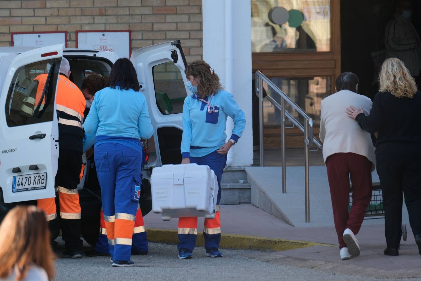 FOTOS: Las vacunas contra el Covid-19 se recogen en la provincia de Cádiz