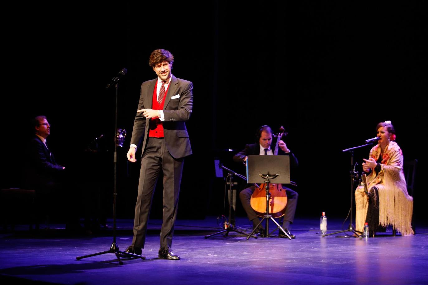 La actuación de Manuel Lombo en el Gran Teatro de Córdoba, en imágenes