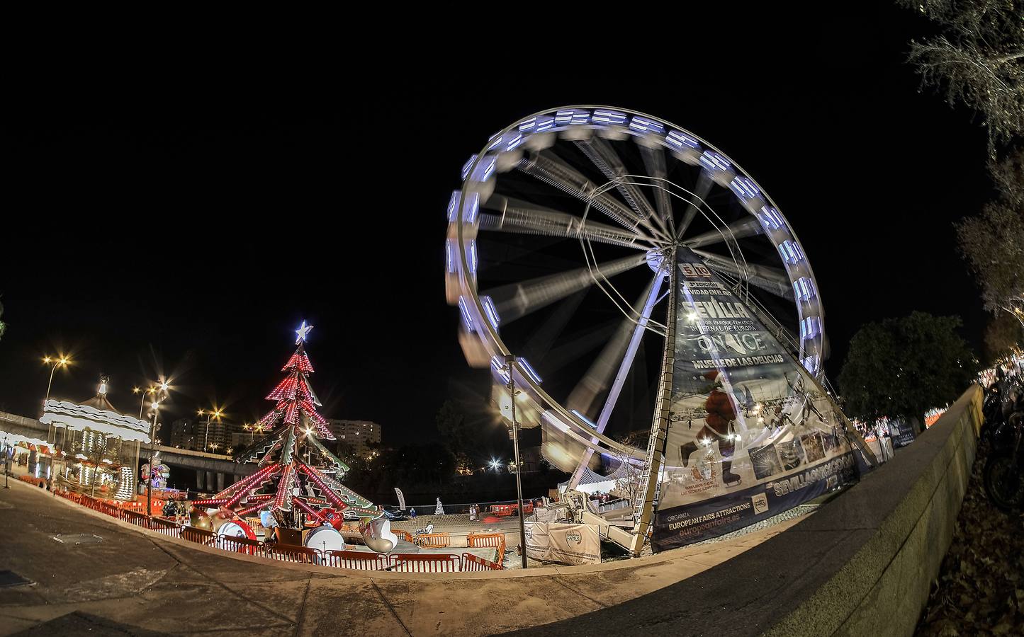 Atracciones instaladas en el Muelle de las Delicias  y la Plaza de la Encarnación