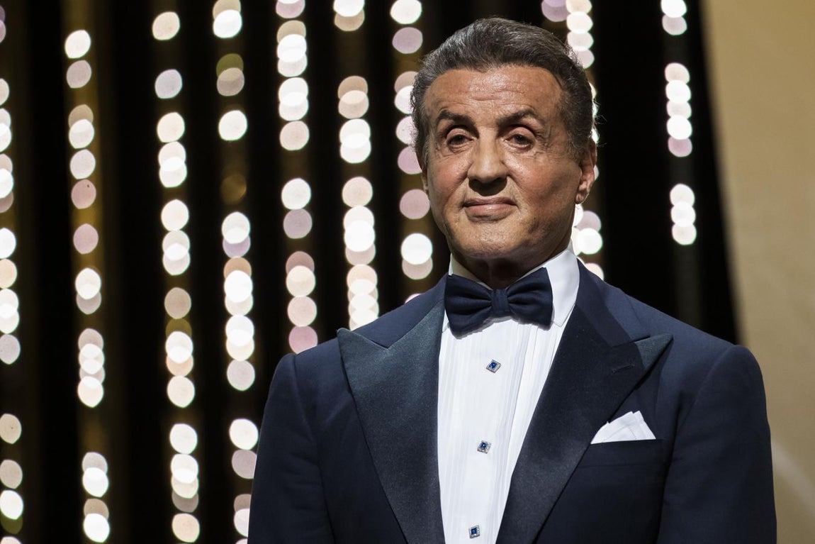 La nueva mansión de Sylvester Stallone en Palm Beach. Parece que el buen clima de Florida cada vez resulta más atractivo a las celebrities que no se lo piensan dos veces a la hora de mudarse al sur de la costa este de los Estados Unidos. Uno de los últimos ha sido Syvester Stallone, que ha dejado su fastuosa mansión de Palm Desert, en California, por la exclusiva Palm Beach.