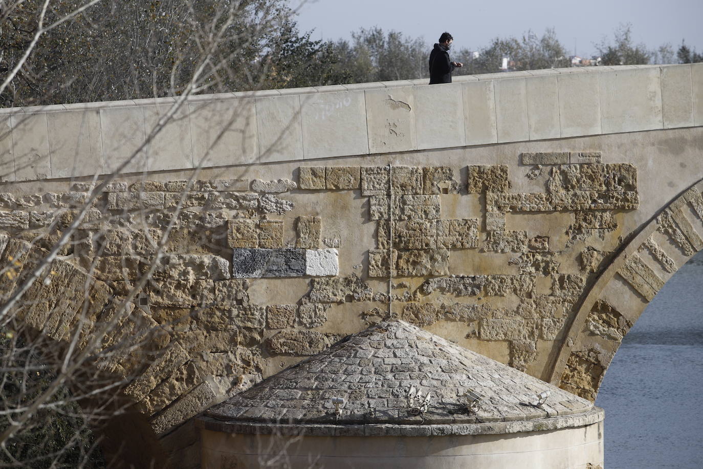 La situación del Puente Romano de Córdoba, en imágenes