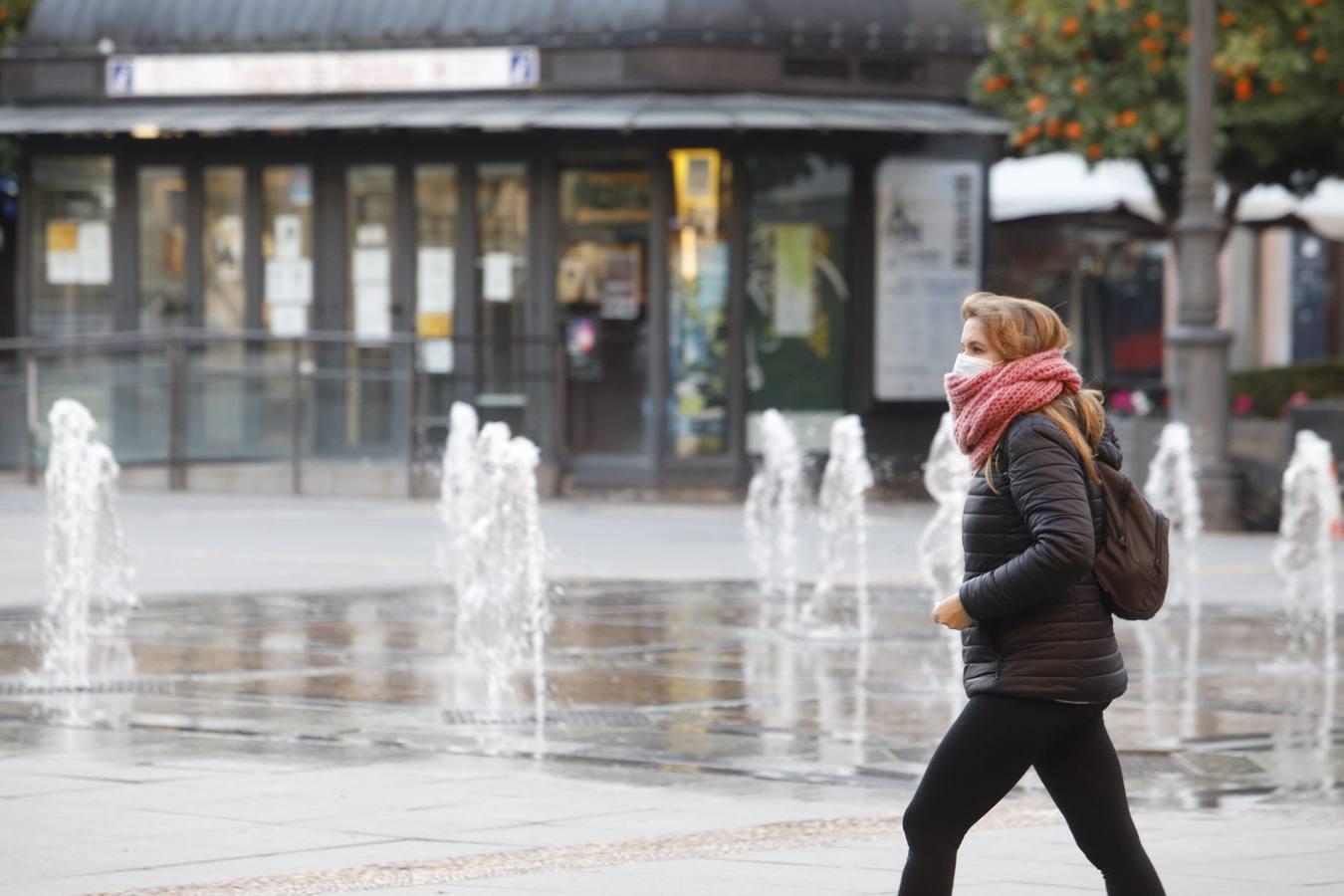 El frío invernal en las calles de Córdoba, en imágenes