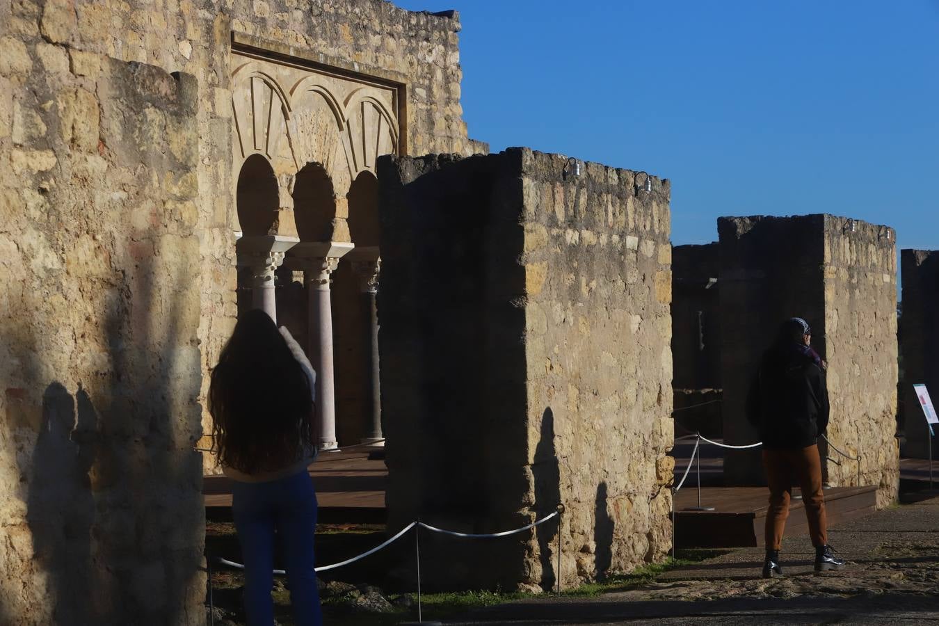 El inicio de las obras en el Salón Rico de Medina Azahara, en imágenes