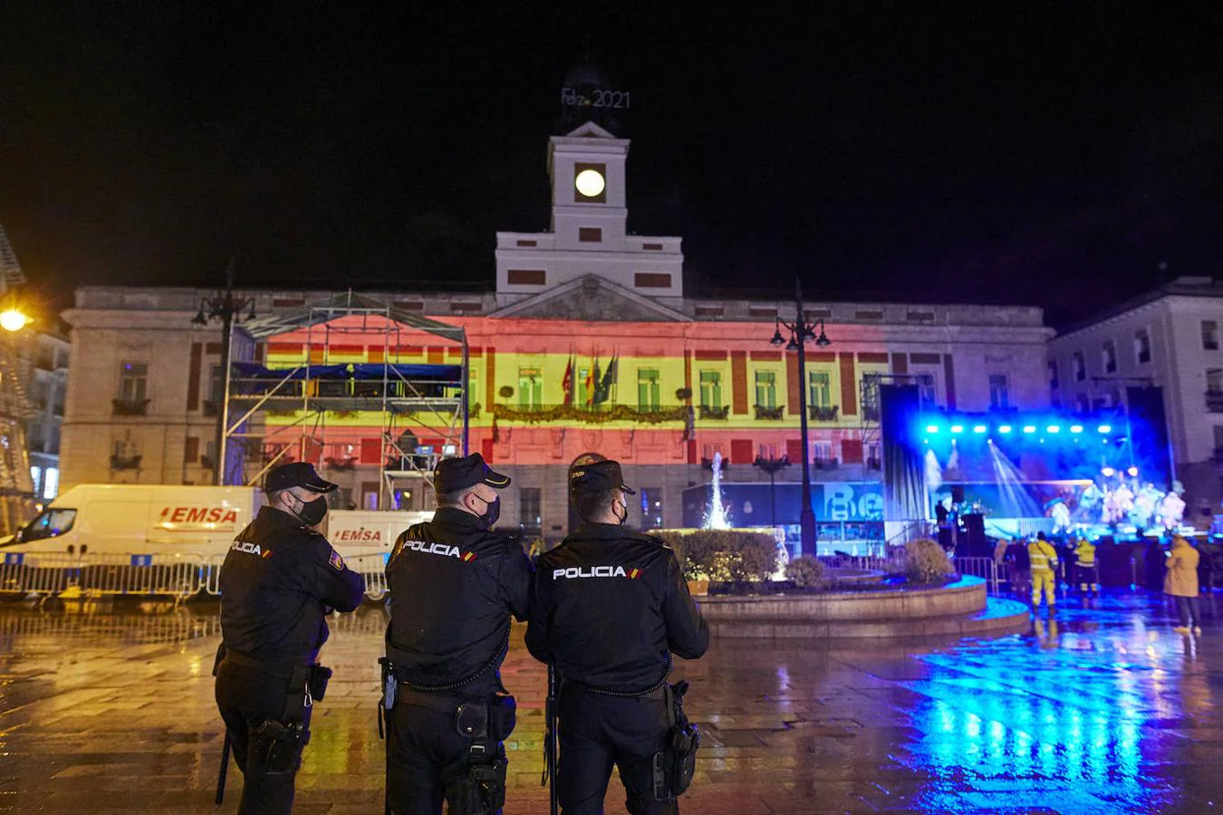 La Policía Municipal de Madrid ha desalojado la Puerta del Sol a partir de las 22 horas esta Nochevieja. 