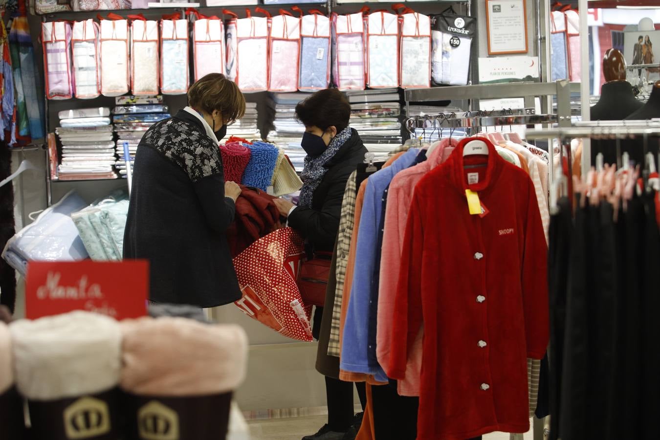 El ambiente de compras en el Centro y Santa Rosa, en imágenes