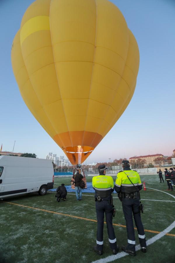 El Heraldo Real y sus beduinos surcan el cielo de Sevilla en globo aerostático