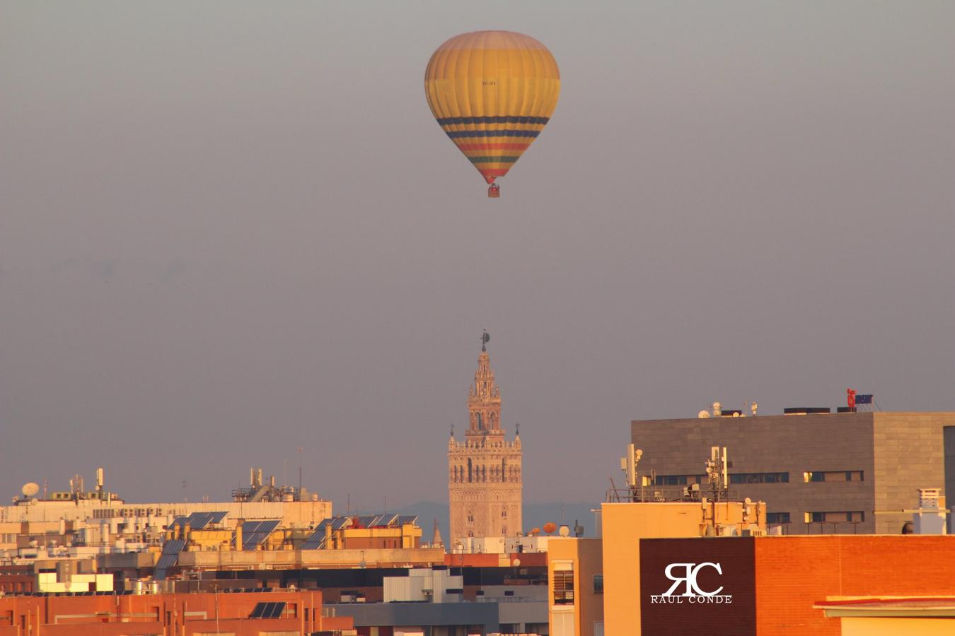 #ReyesMagosABC: Así han vivido los lectores de ABC la llegada de los Reyes Magos a Sevilla en globo