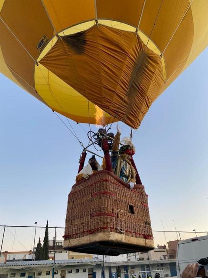 #ReyesMagosABC: Así han vivido los lectores de ABC la llegada de los Reyes Magos a Sevilla en globo