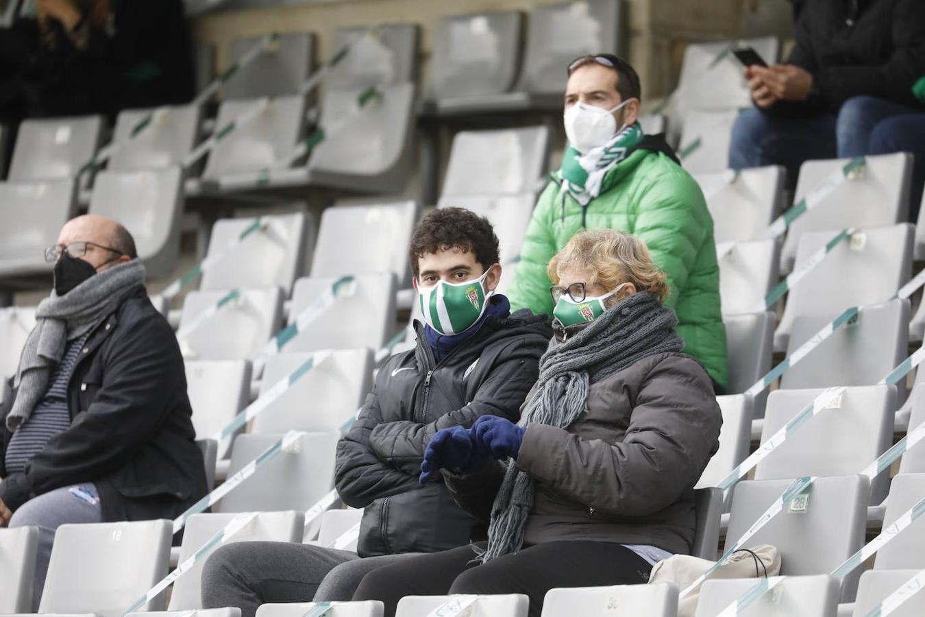 El ambientazo con 2.500 espectadores en la grada en el Córdoba CF - Getafe