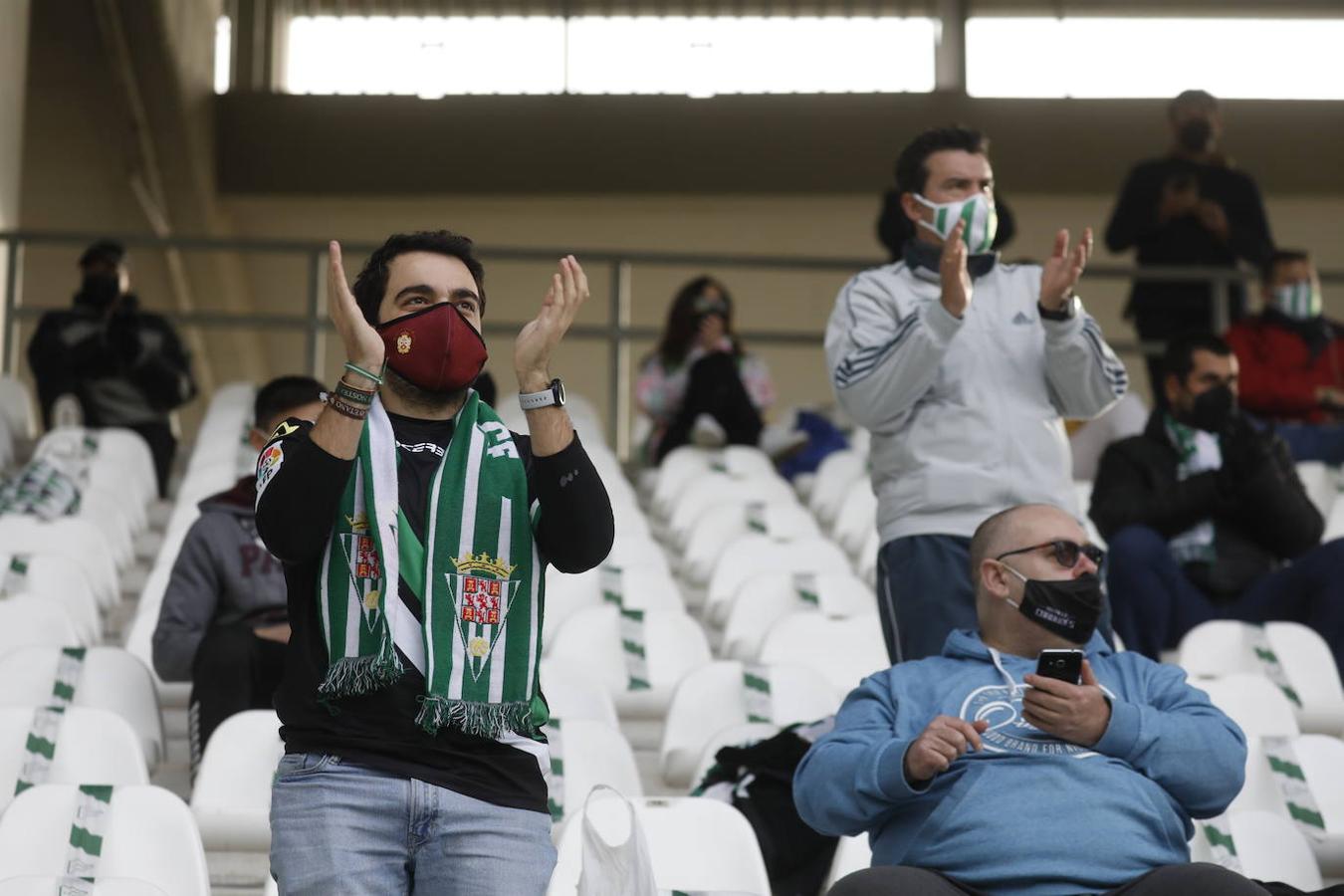 El ambientazo con 2.500 espectadores en la grada en el Córdoba CF - Getafe