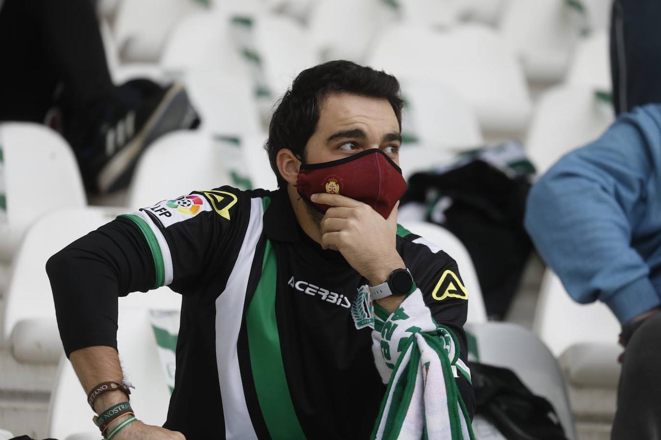 El ambientazo con 2.500 espectadores en la grada en el Córdoba CF - Getafe