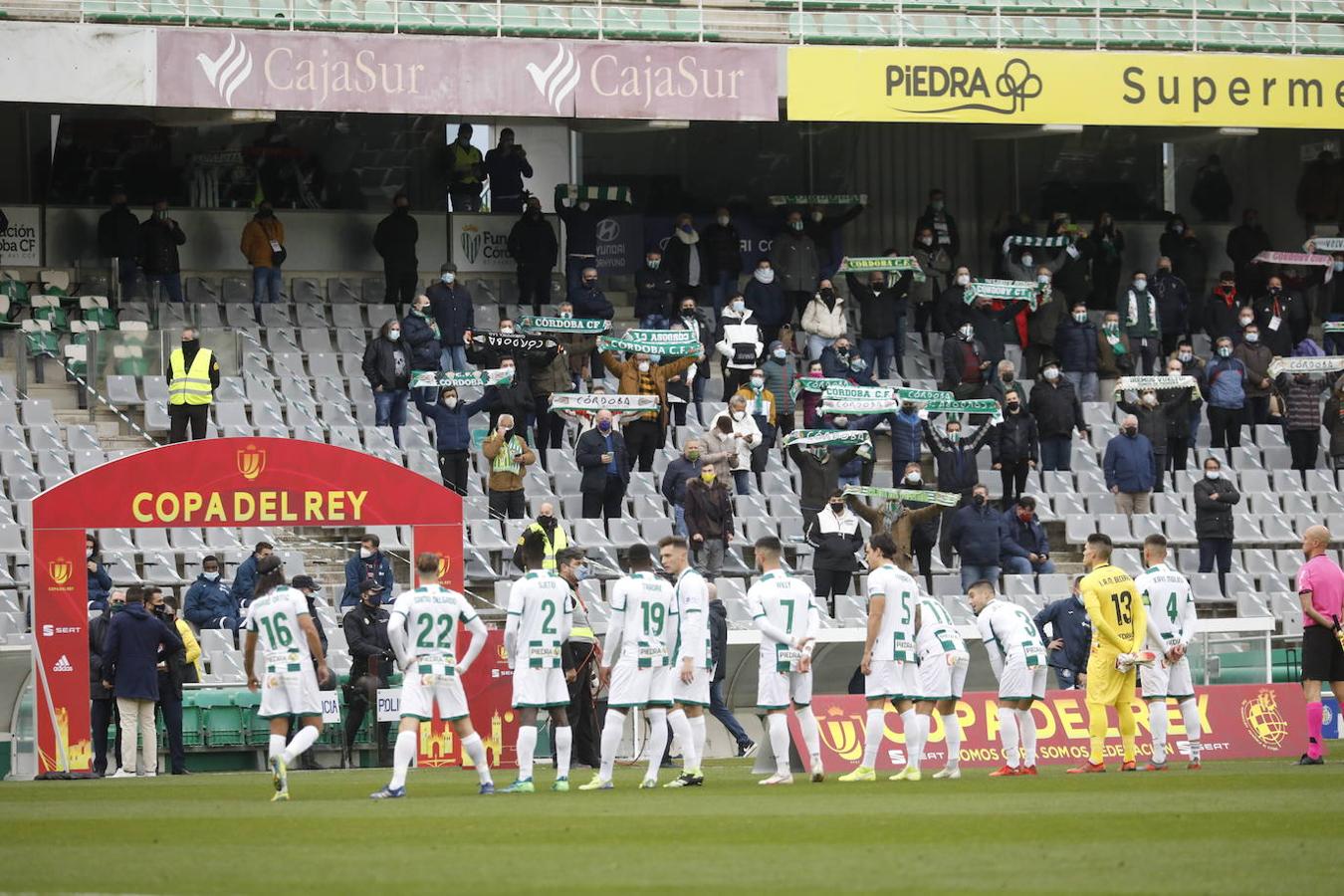 El ambientazo con 2.500 espectadores en la grada en el Córdoba CF - Getafe