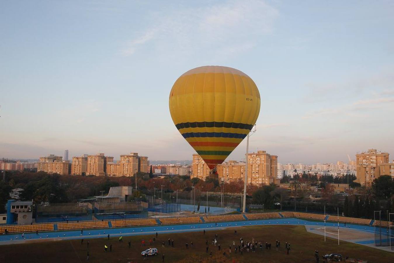 En imágenes, el paseo en globo por Sevilla de los Reyes Magos