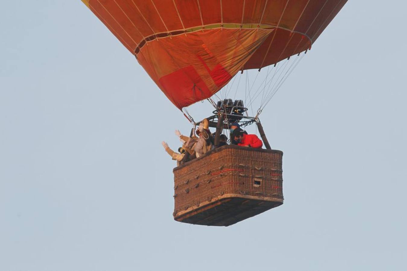 En imágenes, el paseo en globo por Sevilla de los Reyes Magos