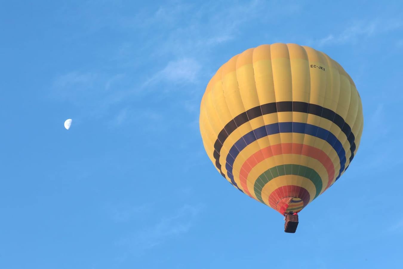 En imágenes, el paseo en globo por Sevilla de los Reyes Magos