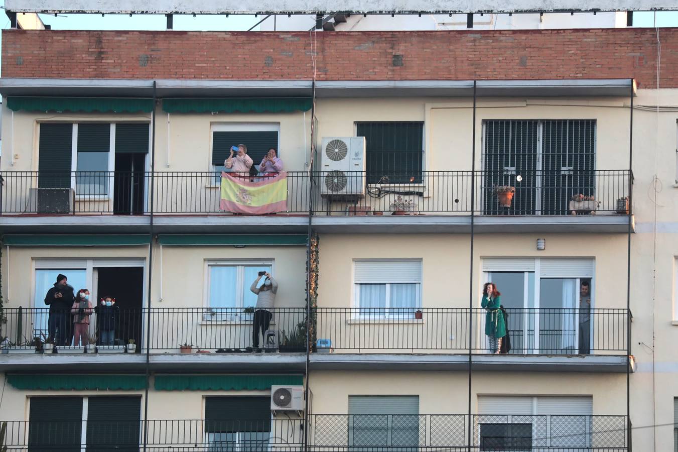 En imágenes, el paseo en globo por Sevilla de los Reyes Magos