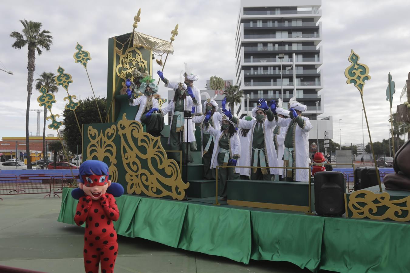 Reyes Magos de Cádiz: largas colas para ver a sus majestades